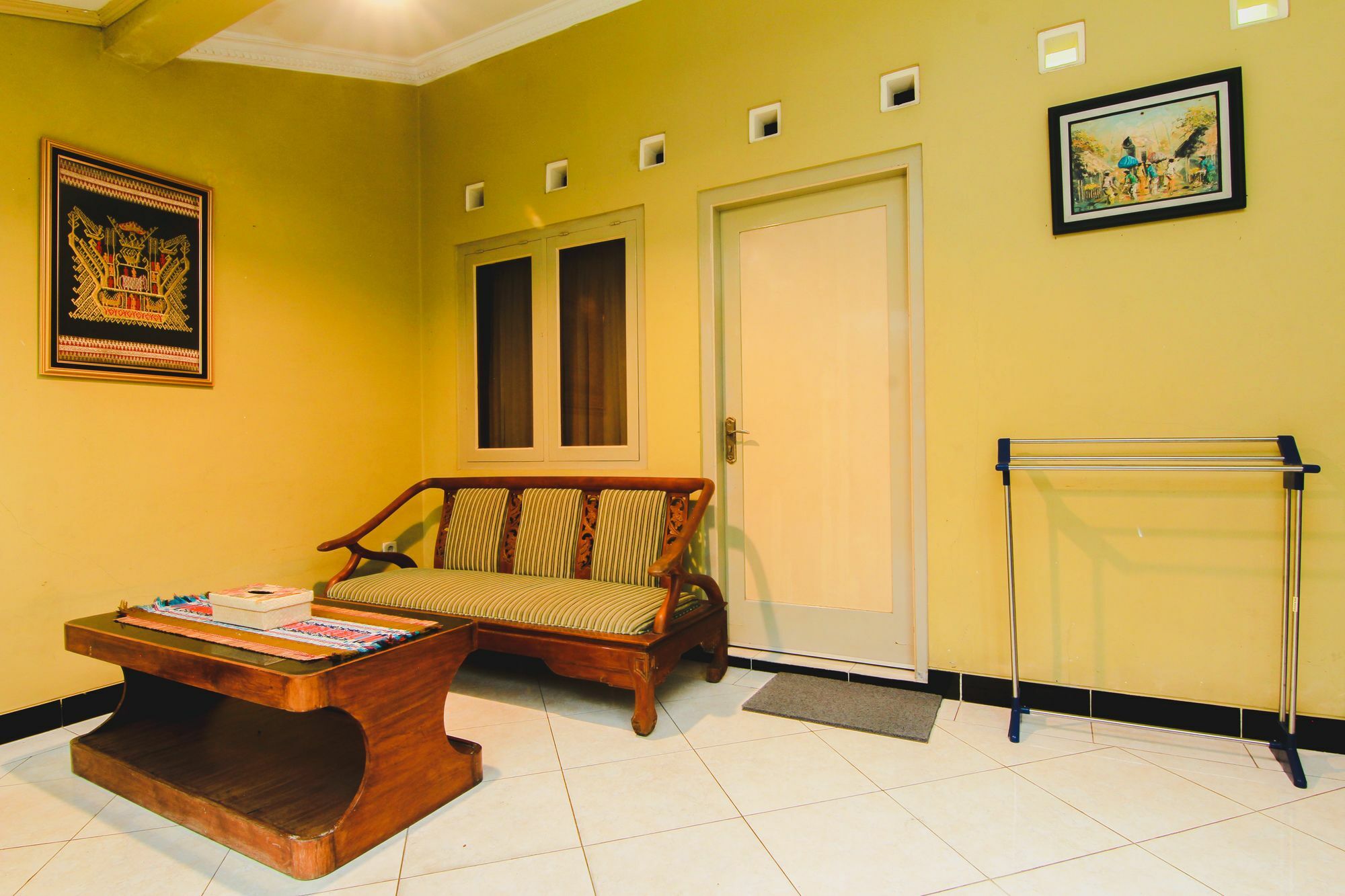 Griya Batik Giri Sekar Homestay Yogyakarta Exterior photo